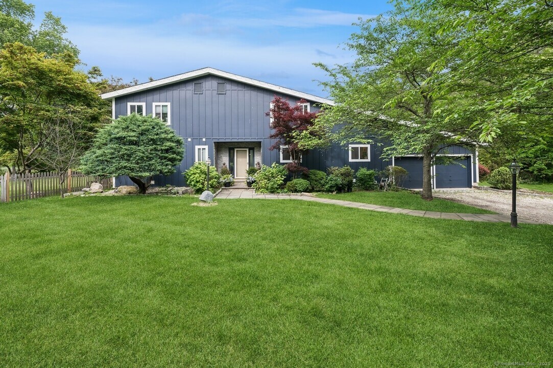 387 Stanwich Rd in Greenwich, CT - Building Photo