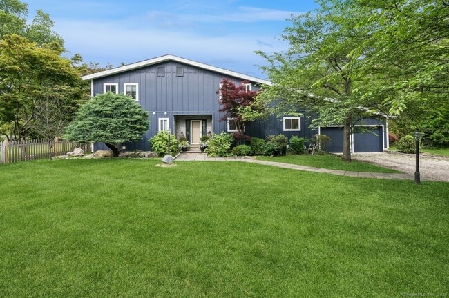 387 Stanwich Rd in Greenwich, CT - Building Photo - Building Photo