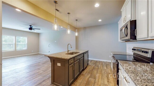 8550 River Ridge Dr in Harrisburg, NC - Building Photo - Building Photo
