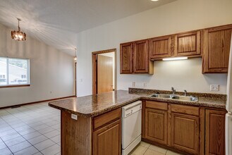 1120 Weather Ridge Rd, Unit 4 in Chippewa Falls, WI - Foto de edificio - Building Photo