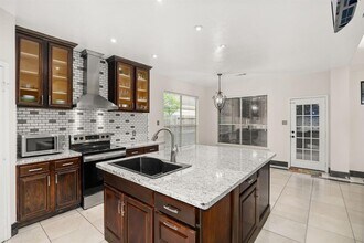 8506 Regalbrook Dr in Houston, TX - Building Photo - Building Photo