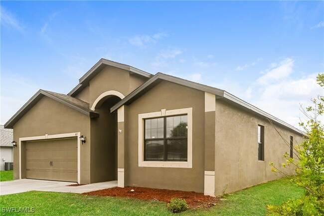 105 NE 7th Pl in Cape Coral, FL - Building Photo - Building Photo
