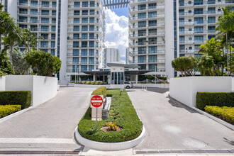 Echo Aventura in Aventura, FL - Building Photo - Building Photo