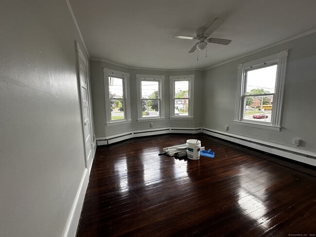 645 Burnside Ave-Unit -2nd floor in East Hartford, CT - Building Photo - Building Photo