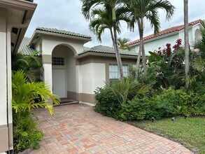 4644 Windward Cove Ln in Wellington, FL - Building Photo - Building Photo
