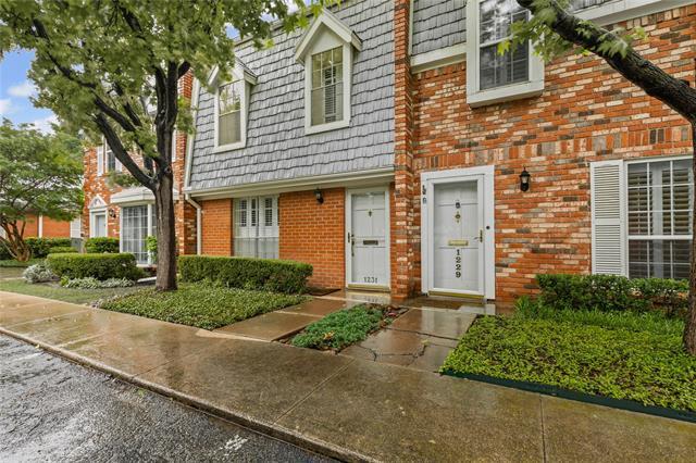 1231 Roaring Springs Rd in Fort Worth, TX - Building Photo