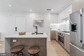 4017 Davis Pl NW in Washington, DC - Building Photo - Building Photo