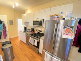 39 Cross St, Unit 1 in Somerville, MA - Building Photo
