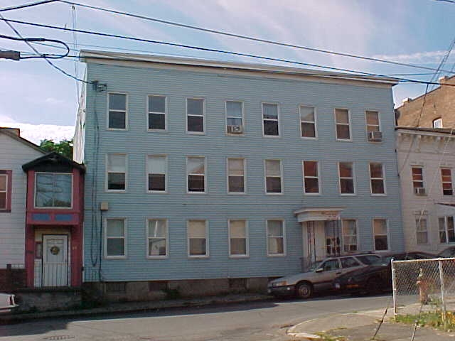 56-58 White St in Cohoes, NY - Building Photo