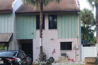 7901 Northwest 33rd Street in Hollywood, FL - Building Photo - Building Photo