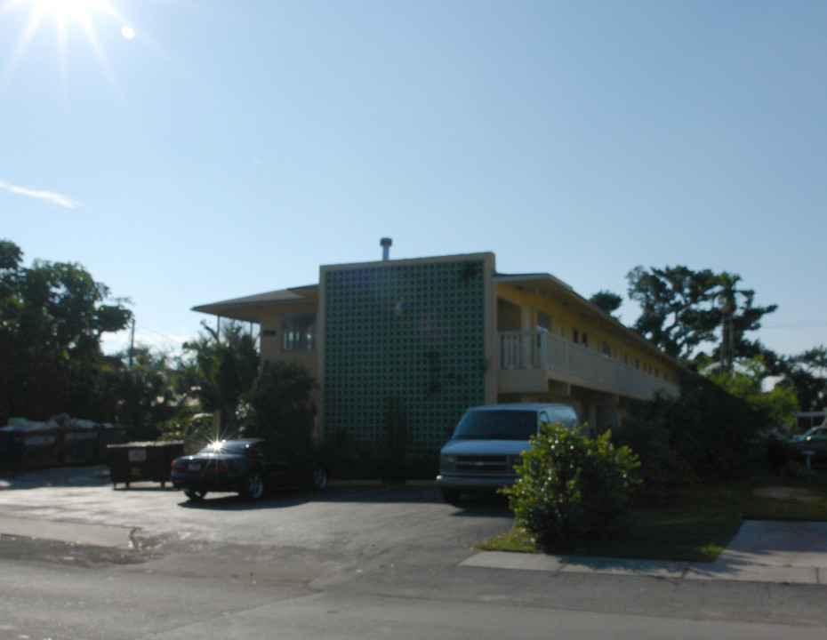 2536 Van Buren St in Hollywood, FL - Building Photo