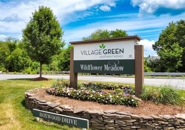 Village Green at Littleton in Littleton, MA - Foto de edificio - Building Photo