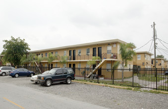 Hampton House Apartments in Miami, FL - Building Photo - Building Photo