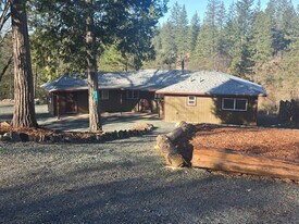 935 Country Rd in Meadow Vista, CA - Building Photo