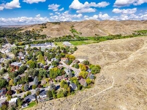 3674 N Stone Creek Way in Boise, ID - Building Photo - Building Photo