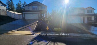 242 Rockcrest Dr in Lowell, OR - Building Photo