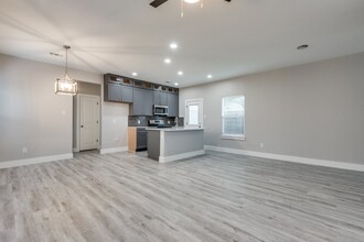 2014 Morris St in Dallas, TX - Building Photo - Building Photo