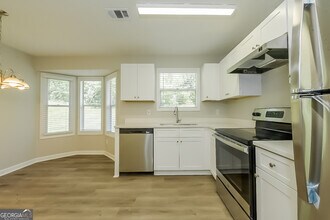 5567 Downs Way in Lithonia, GA - Building Photo - Building Photo