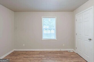 3140 Delowe Dr in East Point, GA - Building Photo - Building Photo