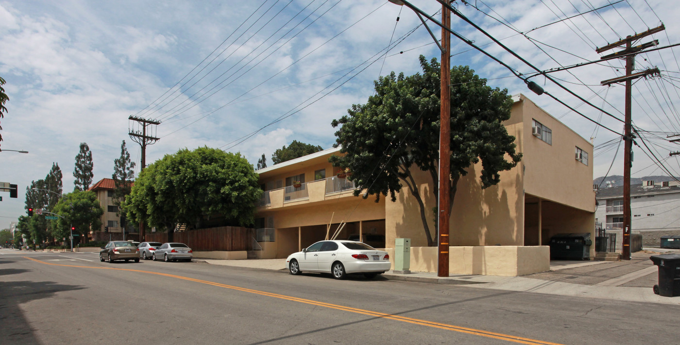 304 E Verdugo Ave in Burbank, CA - Building Photo