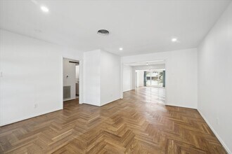 6523 Cindy Ln in Houston, TX - Building Photo - Building Photo