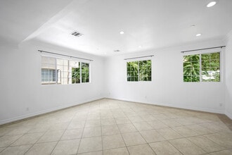 6827 Valmont St in Tujunga, CA - Building Photo - Building Photo