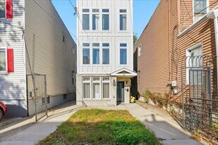 225 Freeman Ave in Jersey City, NJ - Building Photo