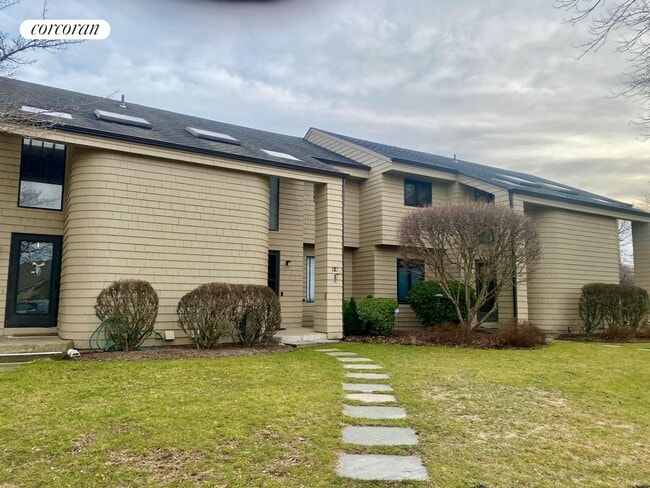 property at 52 Fairway Pl