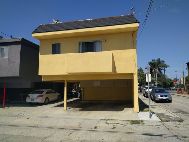 2429 Ocean Ave in Venice, CA - Building Photo - Building Photo