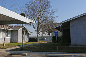 Orchard Apartments in Parlier, CA - Building Photo - Building Photo