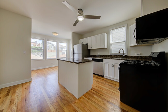 2428 W Carmen Ave in Chicago, IL - Building Photo - Building Photo