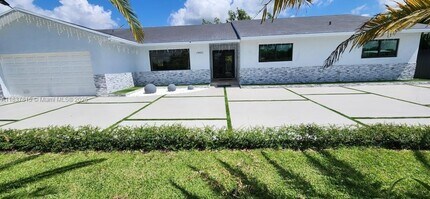 19955 SW 198th St in Miami, FL - Foto de edificio - Building Photo