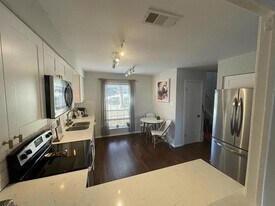 2007 Sandberg Dr in Austin, TX - Building Photo