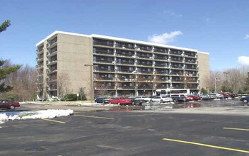 Center Towers in Akron, OH - Building Photo - Building Photo