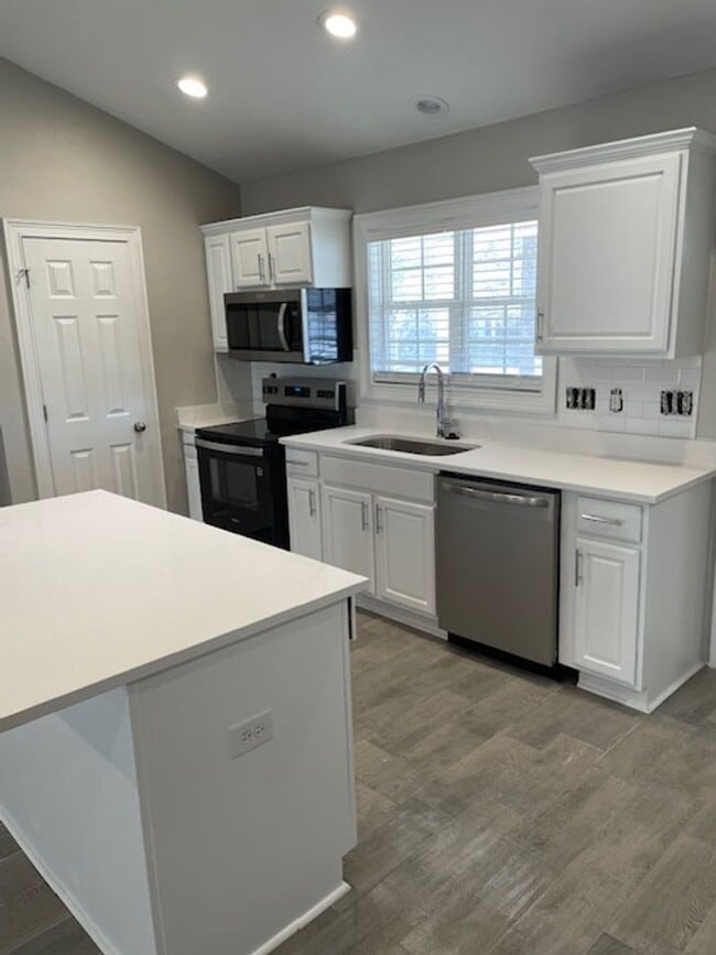 property at 802 W Longleaf Dr