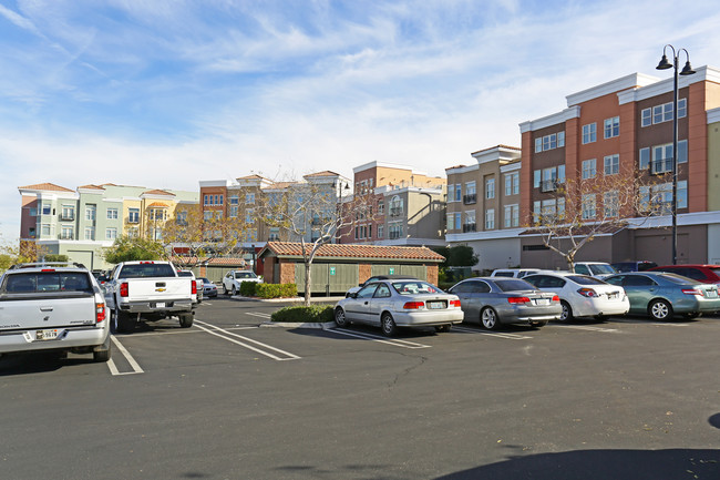 The District Condominiums in Henderson, NV - Foto de edificio - Building Photo