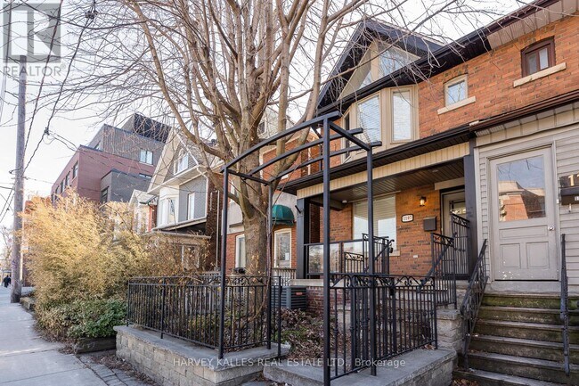 1107 Gerrard St E in Toronto, ON - Building Photo - Building Photo
