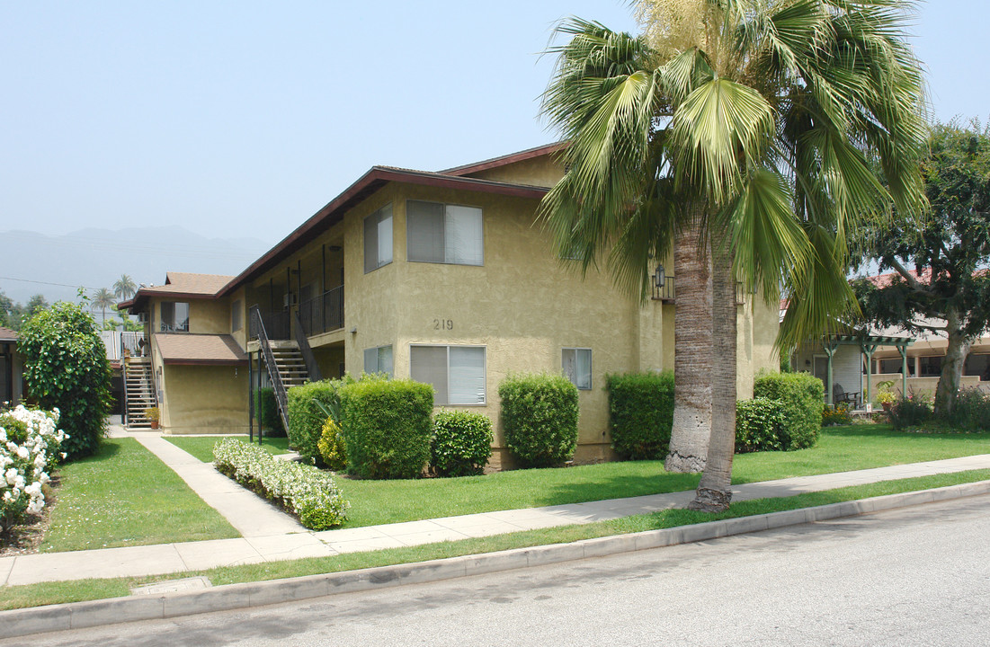 219 W Palm Ave in Monrovia, CA - Building Photo