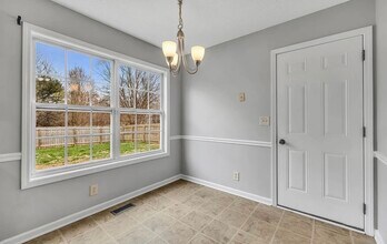 3423 Queensbury Rd in Clarksville, TN - Building Photo - Building Photo