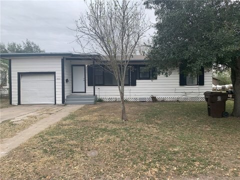 602 S Wanda Dr in Kingsville, TX - Foto de edificio