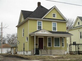1317 W 3rd St in Waterloo, IA - Building Photo