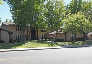 Grouse Run Apartments in Stockton, CA - Foto de edificio - Building Photo
