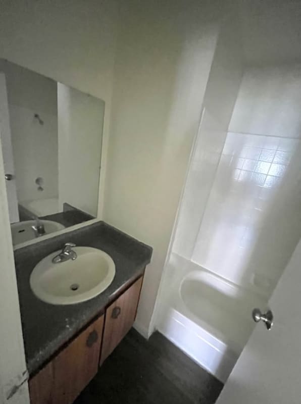 1750 Karen Ave in Las Vegas, NV - Building Photo - Building Photo