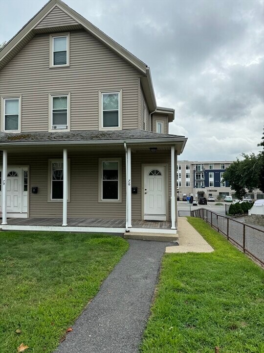 76 Woburn St in Reading, MA - Building Photo