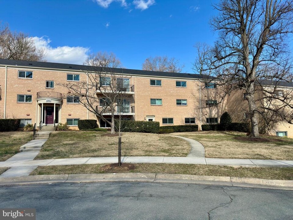 10667 Montrose Ave in Bethesda, MD - Foto de edificio