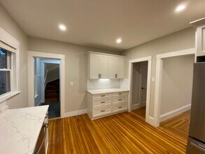 26 Playstead Rd, Unit 2 in Newton, MA - Building Photo - Building Photo