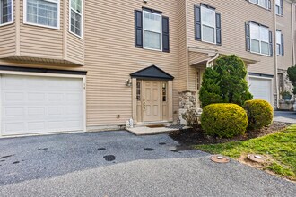 14 Indiana Cir in Lemoyne, PA - Foto de edificio - Building Photo