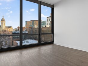 736 N Aberdeen St in Chicago, IL - Foto de edificio - Building Photo