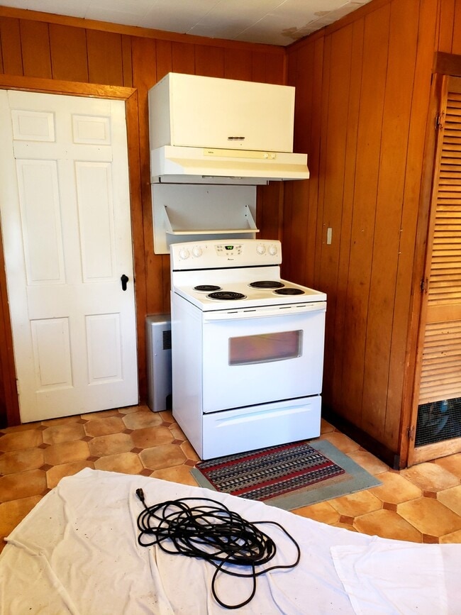 4 Lemon St in Veazie, ME - Building Photo - Building Photo