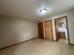 1360 Payne Ave in St. Paul, MN - Building Photo - Interior Photo